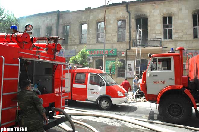 В центре Баку сгорел "Дом офицеров"